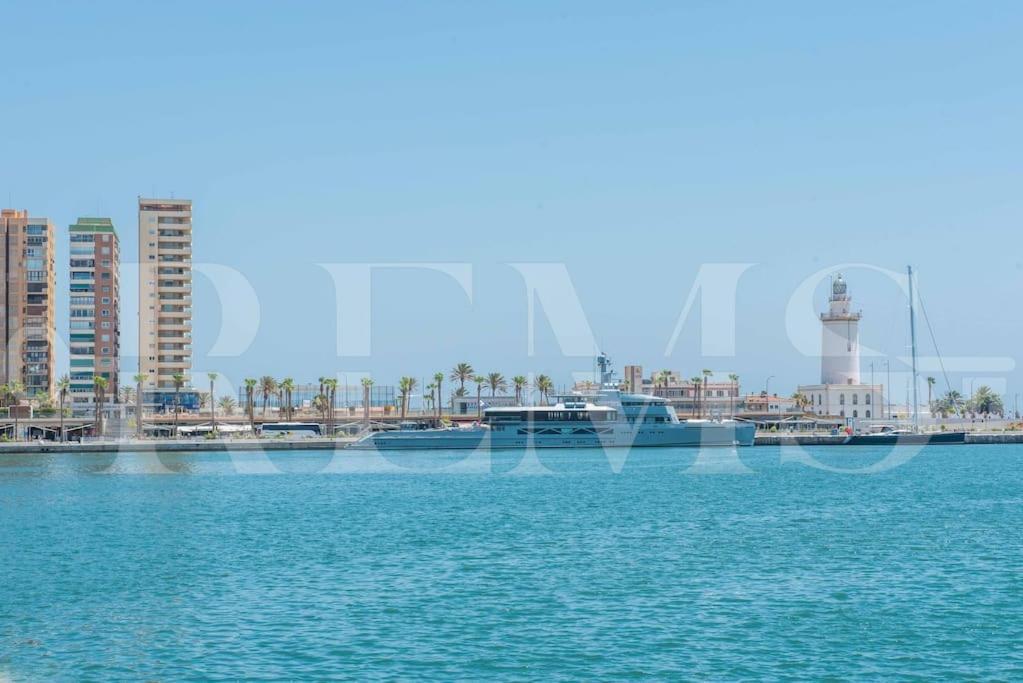 Fresh & Stylish Apartment With Parking By Rems Malaga Exterior photo