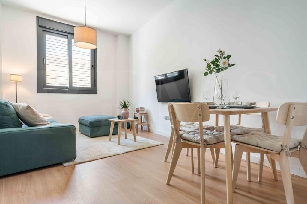 Fresh & Stylish Apartment With Parking By Rems Malaga Exterior photo