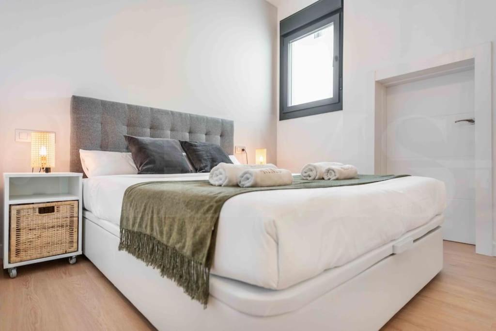 Fresh & Stylish Apartment With Parking By Rems Malaga Exterior photo