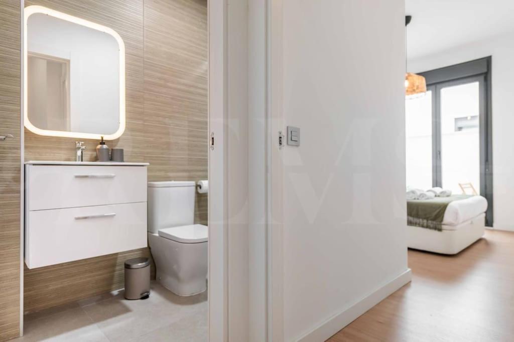 Fresh & Stylish Apartment With Parking By Rems Malaga Exterior photo