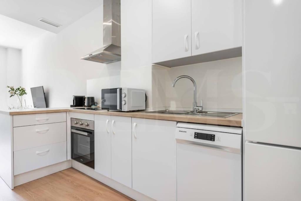 Fresh & Stylish Apartment With Parking By Rems Malaga Exterior photo