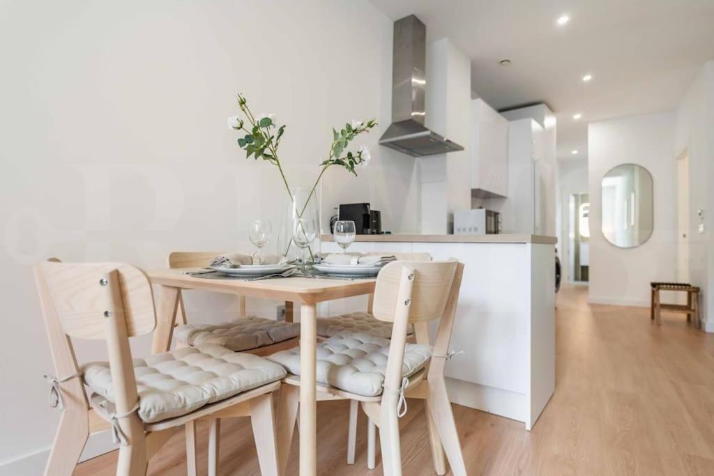 Fresh & Stylish Apartment With Parking By Rems Malaga Exterior photo