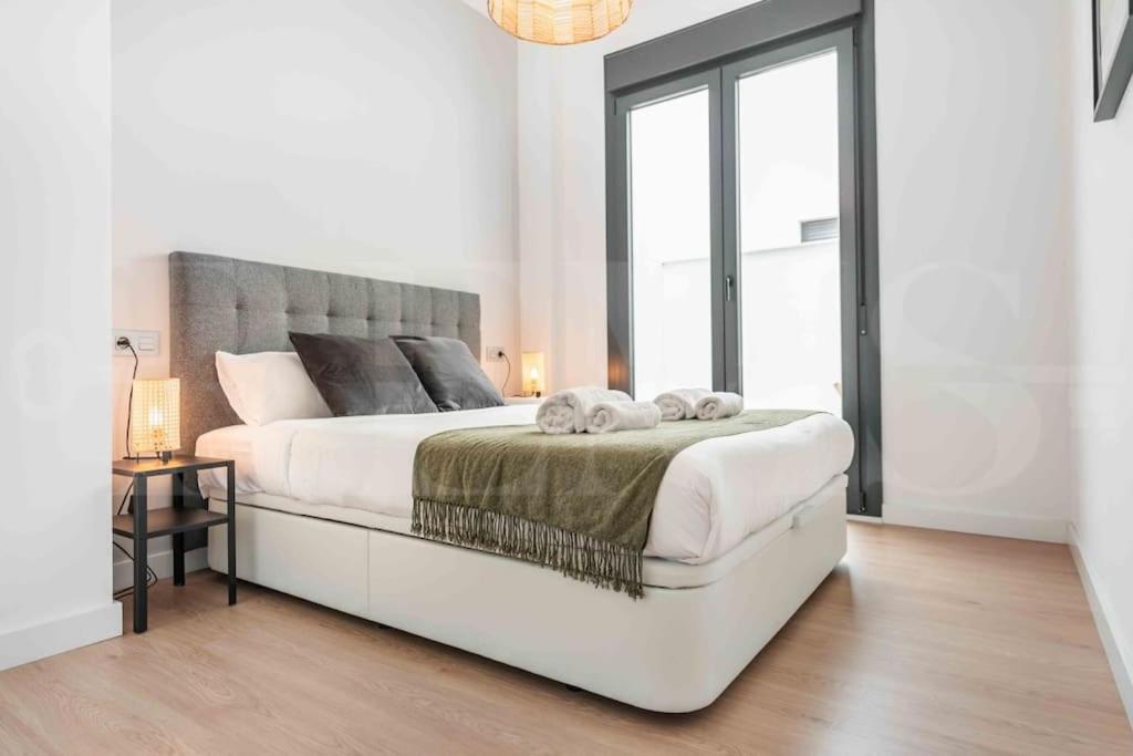 Fresh & Stylish Apartment With Parking By Rems Malaga Exterior photo