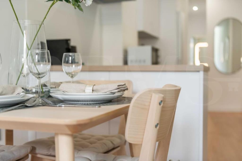 Fresh & Stylish Apartment With Parking By Rems Malaga Exterior photo