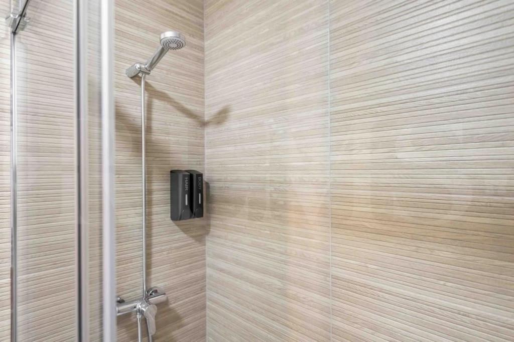 Fresh & Stylish Apartment With Parking By Rems Malaga Exterior photo